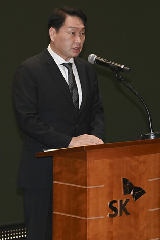 SK Group chief apologizes over network hacking incident