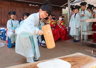 Learning traditional manners