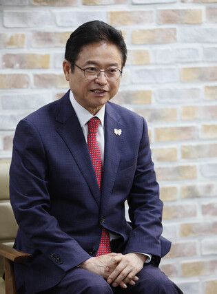 North Gyeongsang governor gives interview
