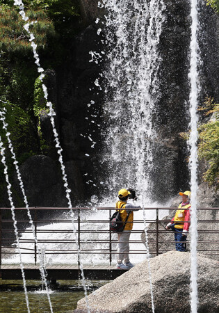 Hot weather in spring