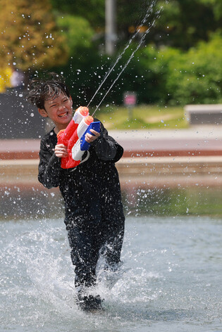 Hot weather in spring