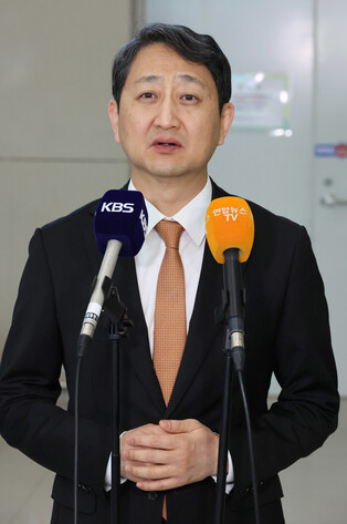 Industry minister returns from Czech Republic