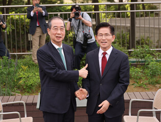 Kim-Han meeting on candidacy unification