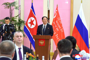 Russia hosts banquet marking Victory Day in Pyongyang