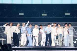 세븐틴 日 팬 미팅에 총 18만명 모여…"최고 아이돌 되겠다"