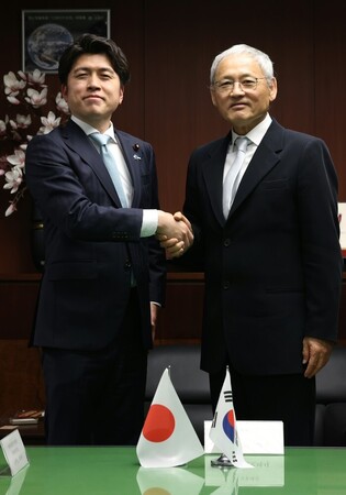 Tourism ministers of S. Korea, Japan meet