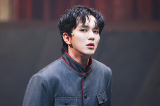 Press Call Photos of Theatrical Play 'Kiiling Caesar' Starring Yoo Seung-ho, Son Ho-jun