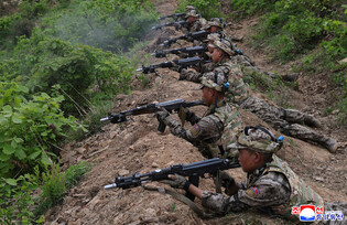 N. Korea's tactical drill demonstrations of different arms