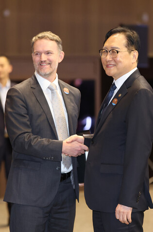 Trade minister meets USTR representative