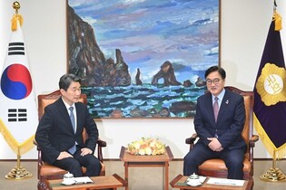 Parliamentary leader meets acting president