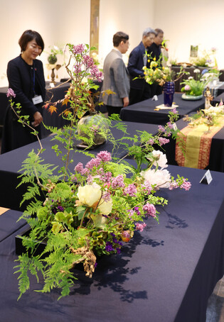 S. Korea-Japan exhibition on flower arrangement art