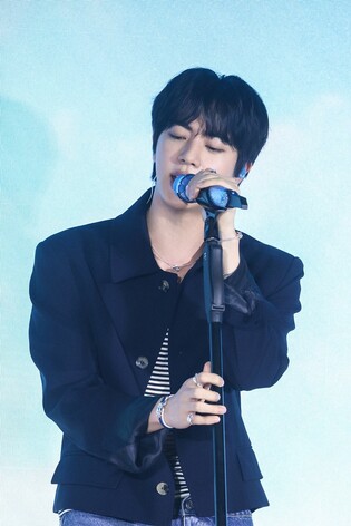 BTS 진, 팬 이벤트서 신곡 무대…"여러분 응원 울림으로 남아"