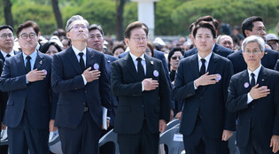 Presidential candidates attend 1980 Gwangju uprising ceremony