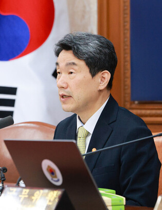 Acting president attends Cabinet meeting