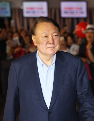 Ex-President Yoon watches documentary on alleged election fraud