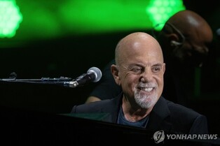 '피아노맨' 빌리 조엘, 뇌질환으로 활동 중단…"청력 등 문제"