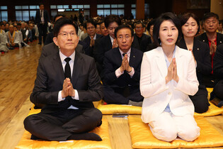 PPP presidential candidate, DP candidate's wife at Buddhist ritual