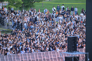 Photos of SEVENTEEN Fans Crowding Han River in Seoul