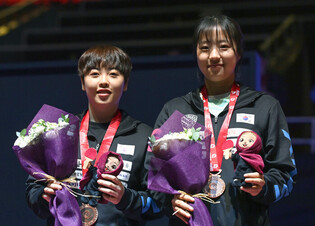 S. Korean pair at world table tennis championships