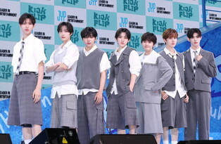 S. Korean boy group KickFlip
