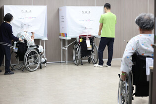 Patients' voting for June 3 presidential election