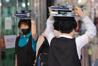 Consumer sentiment improves in May