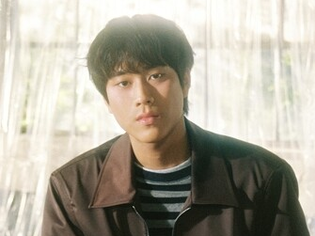 Lee Mu-jin Expresses Pain of Loss in New Single 'Bird On The Edge'