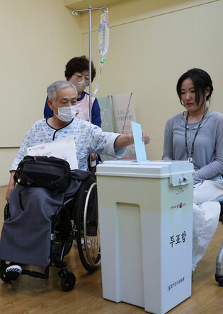 Hospitalized voters' voting for June 3 presidential election