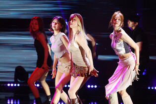 S. Korean girl unit group Dreamcatcher UAU