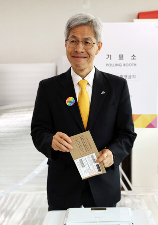 Early voting for S. Korean presidential election