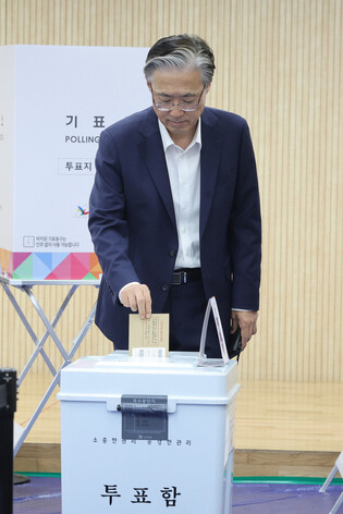 Early voting for S. Korean presidential election