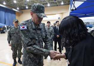 Mourning victims of Navy plane crash