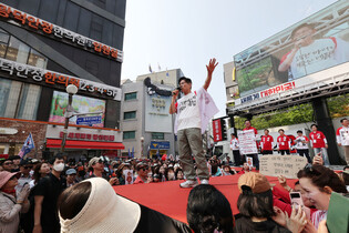 Kim Moon-soo at stump north of Seoul