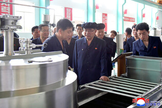 N.K. premier inspects farm