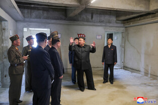 N.K. leader inspects hospital construction site