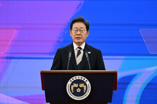 Lee sworn in as S. Korean president