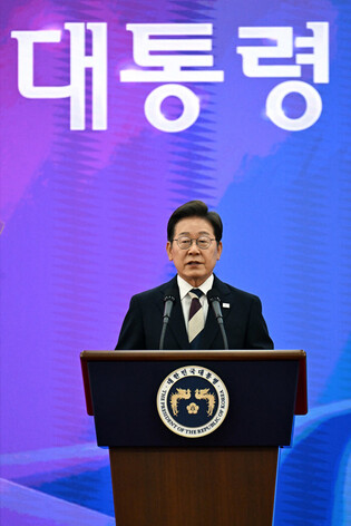 Lee sworn in as S. Korean president