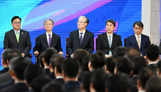 Lee sworn in as S. Korean president