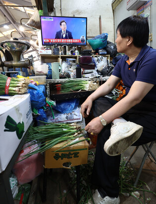 Lee sworn in as S. Korean president