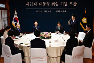 Lee sworn in as S. Korean president