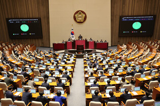 Passage of bill on ex-President Yoon's martial law bid