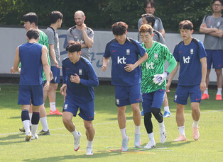 Nat'l football team trains