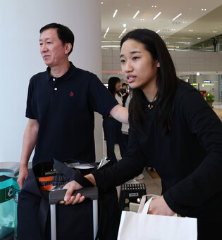 Badminton champion An Se-young returns home