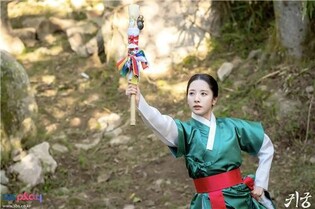 Kim Ji-yeon Wants to Prove Herself 'Actress Without Genre Limits' Via 'The Haunted Palace'