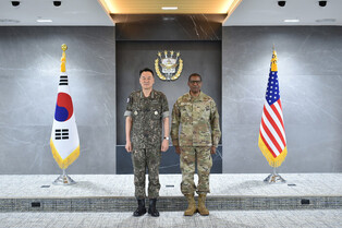 Military chief holds talks with U.S. transportation commander