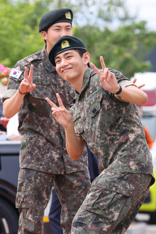 BTS' RM, V discharged from military service