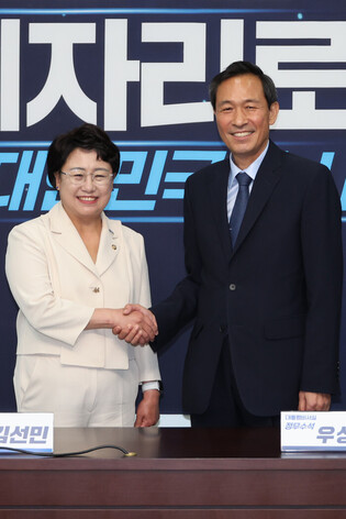 Minor party's acting leader meets senior presidential secretary