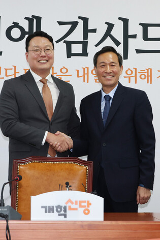 Minor party's acting leader meets senior presidential secretary