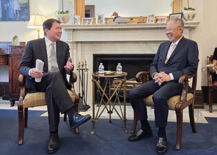 S. Korean business leader meets U.S. senator