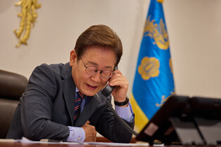 Lee holds phone talks with Vietnamese president